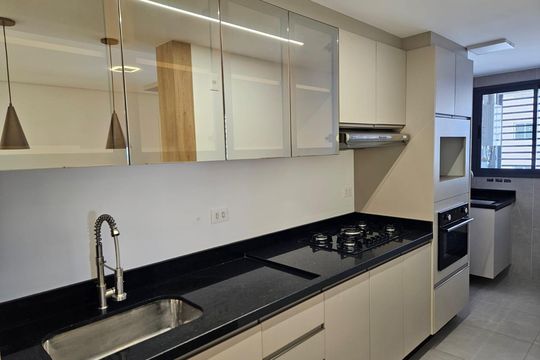 Cozinha de apartamento à venda com 2 quartos, 86m² em Boa Vista, Curitiba