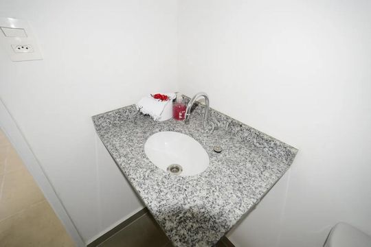Banheiro de kitnet/studio à venda com 1 quarto, 28m² em Vila Mariana, São Paulo