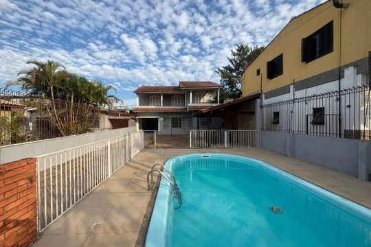Casa à venda com 3 quartos, 250m² em Vl Sto Agostinho, Porto Alegre