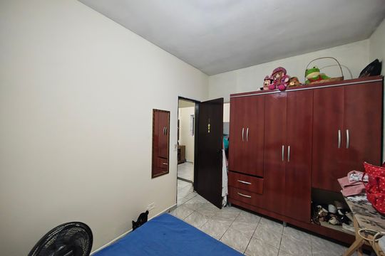 Quarto 2 de casa para alugar com 2 quartos, 40m² em Jardim Flor de Maio, São Paulo