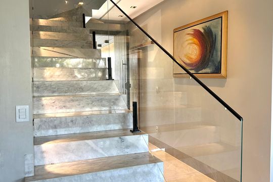 Escada de apartamento para alugar com 4 quartos, 230m² em Res. Araguaia, Goiânia