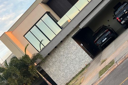 Fachada de apartamento para alugar com 4 quartos, 230m² em Res. Araguaia, Goiânia