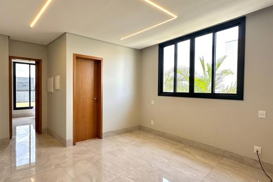 Apartamento para alugar com 4 quartos, 230m² em Res. Araguaia, Goiânia
