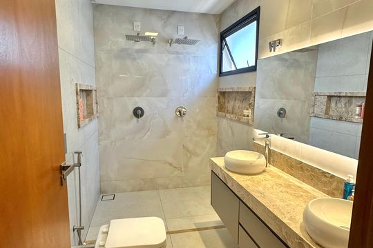 Banheiro de apartamento para alugar com 4 quartos, 230m² em Res. Araguaia, Goiânia