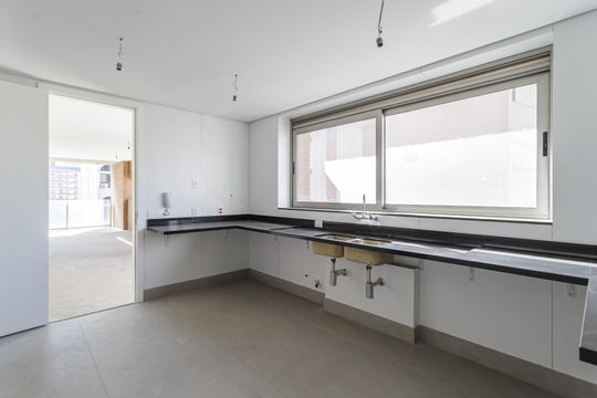 Cozinha de apartamento à venda com 4 quartos, 335m² em Itaim Bibi, São Paulo