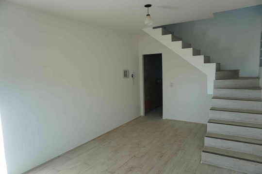 Casa de Condomínio à venda com 2 quartos, 122m² em Jardim California, Barueri