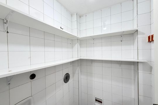 Banheiro de serviço de apartamento para alugar com 1 quarto, 49m² em Belém, São Paulo