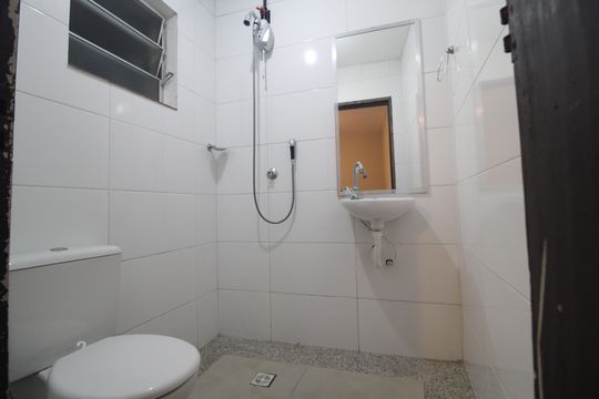 Edícula / banheiro de casa à venda com 2 quartos, 125m² em Jardim Primavera, São Paulo