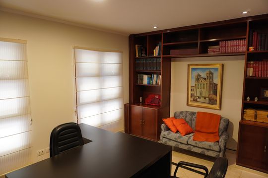 Escritório de casa de condomínio para alugar com 4 quartos, 620m² em Morada dos Pássaros, Barueri