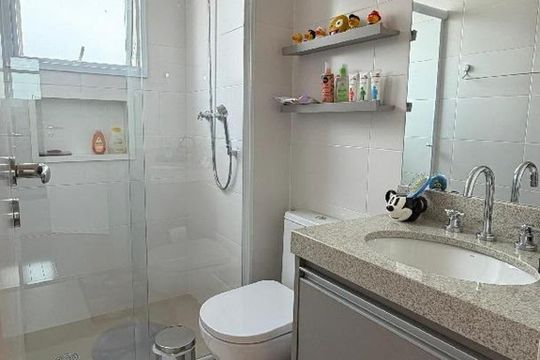 Banheiro social de apartamento à venda com 3 quartos, 135m² em Vila Olímpia, São Paulo