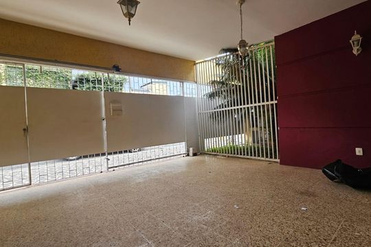 Garagem de casa à venda com 3 quartos, 250m² em Vila Moreira, São Paulo