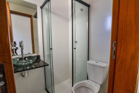 Banheiro da Suíte de apartamento para alugar com 2 quartos, 88m² em Vila Homero Thon, Santo André