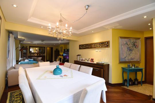 Sala de casa de condomínio à venda com 4 quartos, 200m² em Santa Felicidade, Curitiba