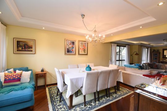 Sala de casa de condomínio à venda com 4 quartos, 200m² em Santa Felicidade, Curitiba