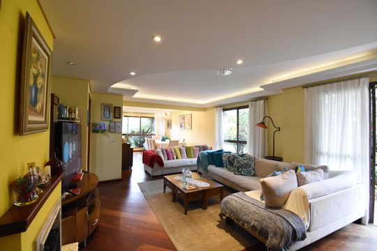 Sala de casa de condomínio à venda com 4 quartos, 200m² em Santa Felicidade, Curitiba