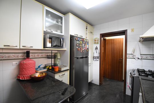 Cozinha de casa de condomínio à venda com 4 quartos, 200m² em Santa Felicidade, Curitiba