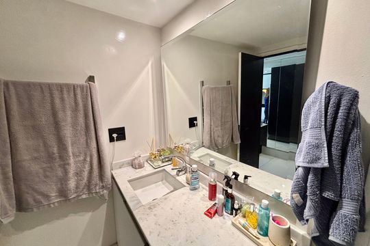 Banheiro  de apartamento à venda com 1 quarto, 33m² em Jardins, São Paulo