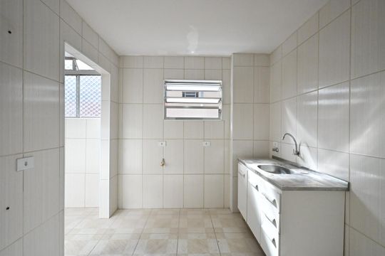 Cozinha de apartamento para alugar com 2 quartos, 54m² em Parque Pinheiros, Taboão da Serra