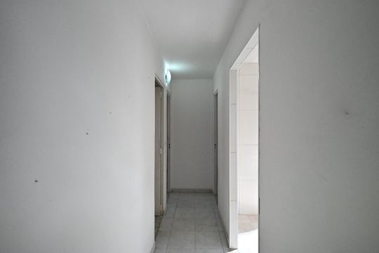 Corredor de apartamento para alugar com 2 quartos, 54m² em Parque Pinheiros, Taboão da Serra