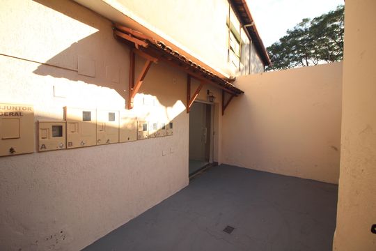 Garagem de casa à venda com 3 quartos, 127m² em Inconfidentes, Contagem
