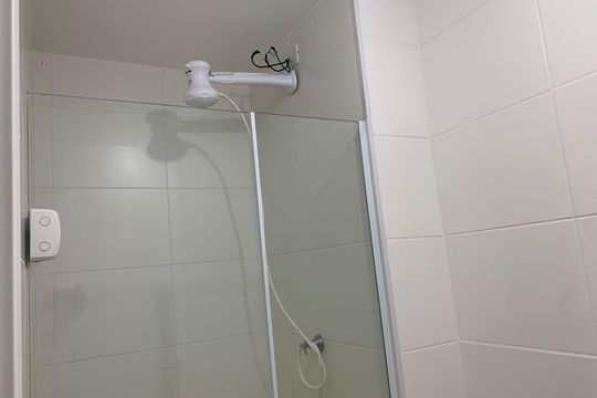 Banheiro de apartamento para alugar com 2 quartos, 43m² em Parque Munhoz, São Paulo