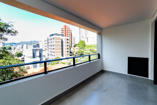 Varanda de apartamento à venda com 4 quartos, 133m² em Santo Antônio, Belo Horizonte