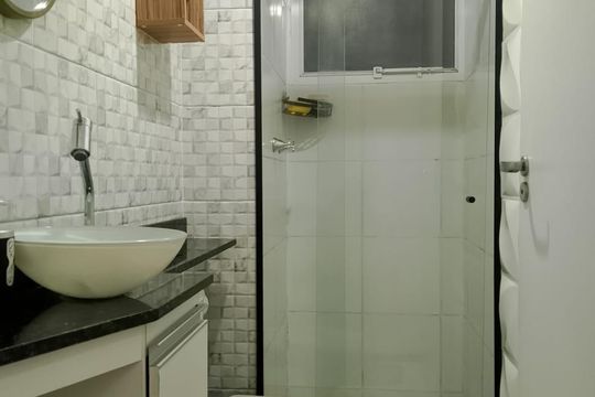 Banheiro de apartamento para alugar com 2 quartos, 42m² em Pechincha, Rio de Janeiro