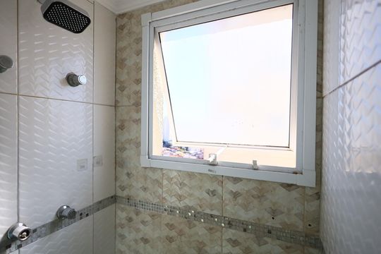 Banheiro de apartamento à venda com 2 quartos, 47m² em Novo Osasco, Osasco