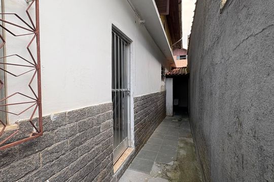 Fachada de casa para alugar com 2 quartos, 70m² em Quitandinha, Petrópolis