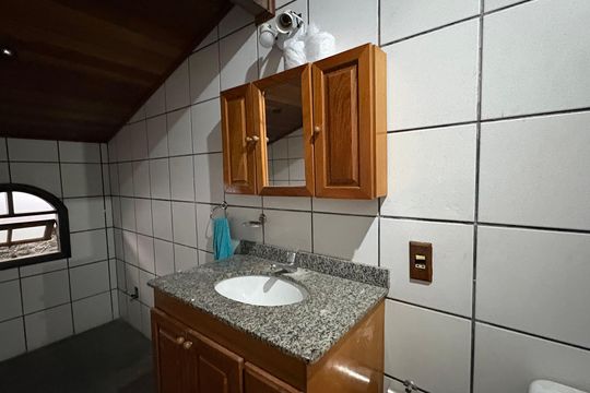 Banheiro de casa para alugar com 2 quartos, 70m² em Quitandinha, Petrópolis