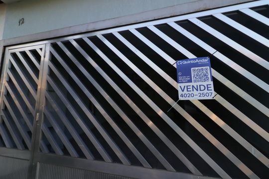 Fachada de casa à venda com 3 quartos, 180m² em Bela Vista, Osasco