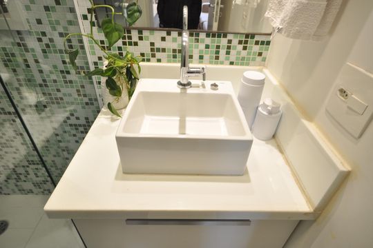 Banheiro Social de apartamento à venda com 2 quartos, 64m² em Carandiru, São Paulo