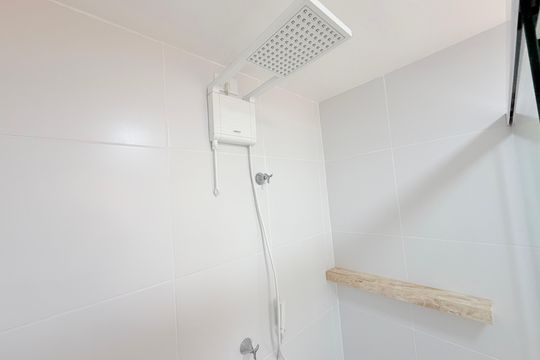 Banheiro de kitnet/studio para alugar com 1 quarto, 26m² em Santo Amaro, São Paulo