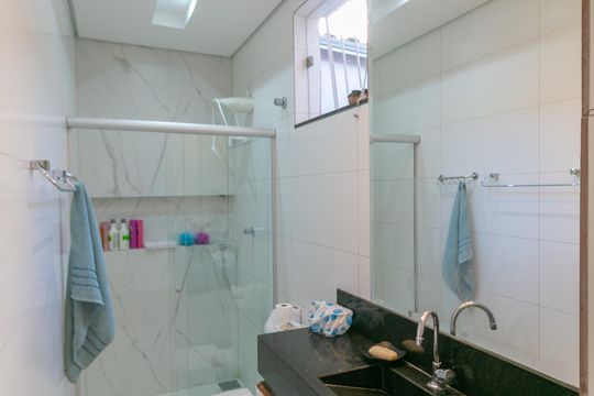 Casa para alugar com 3 quartos, 390m² em Planalto, Belo Horizonte