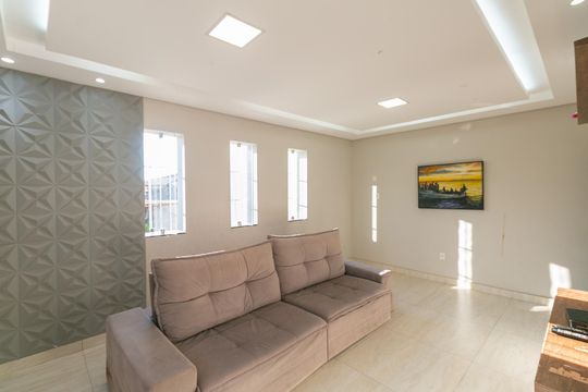 Casa para alugar com 3 quartos, 390m² em Planalto, Belo Horizonte