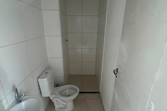 Banheiro de apartamento à venda com 2 quartos, 35m² em Usina Piratininga, São Paulo