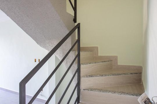 Escada de casa à venda com 2 quartos, 75m² em Jardim Leblon, Belo Horizonte