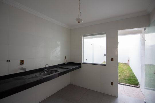 Cozinha de casa à venda com 2 quartos, 75m² em Jardim Leblon, Belo Horizonte