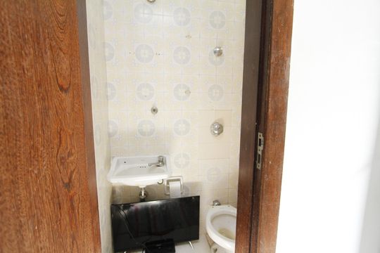 Banheiro de serviço de apartamento para alugar com 3 quartos, 110m² em São Lucas, Belo Horizonte