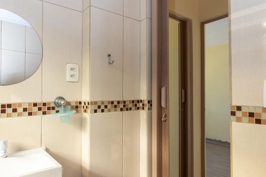 Banheiro de apartamento à venda com 2 quartos, 49m² em Realengo, Rio de Janeiro
