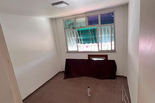 Sala de apartamento para alugar com 2 quartos, 60m² em Colubandê, São Gonçalo
