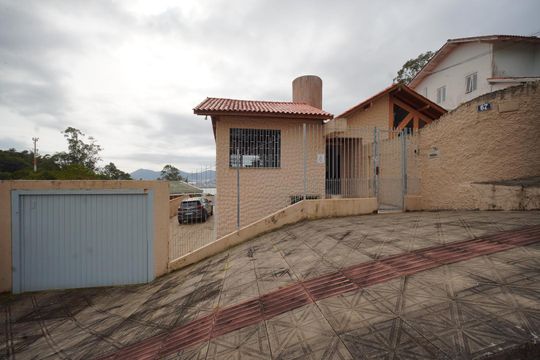 Fachada de casa para alugar com 4 quartos, 495m² em Centro, Florianópolis
