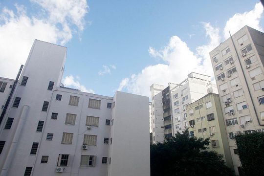Sala Vista de apartamento à venda com 1 quarto, 46m² em Centro Histórico, Porto Alegre
