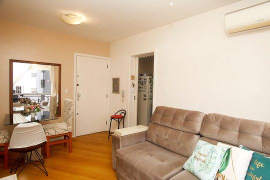 Sala de apartamento à venda com 1 quarto, 46m² em Centro Histórico, Porto Alegre