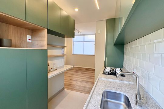 Cozinha de apartamento à venda com 3 quartos, 74m² em Lourdes, Belo Horizonte