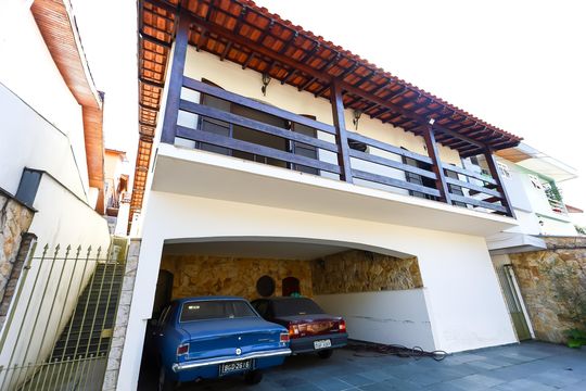 Fachada de casa para alugar com 3 quartos, 252m² em Jardim Londrina, São Paulo