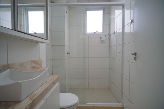 Banheiro  de apartamento à venda com 2 quartos, 56m² em Santo Afonso, Novo Hamburgo