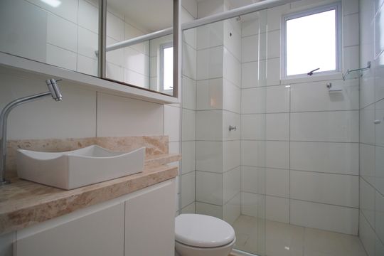 Banheiro  de apartamento à venda com 2 quartos, 56m² em Santo Afonso, Novo Hamburgo
