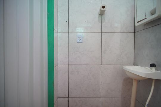 Banheiro  de kitnet/studio para alugar com 1 quarto, 40m² em Ipiranga, Sapucaia do Sul