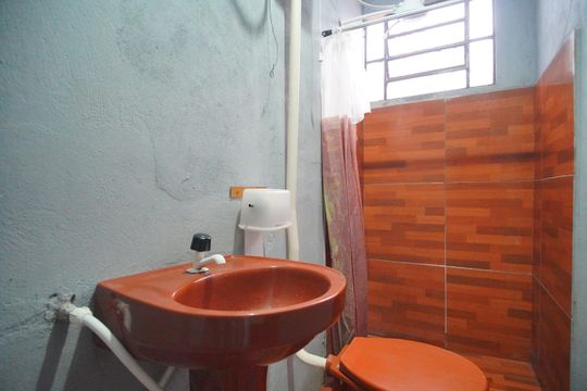 Banheiro de kitnet/studio para alugar com 1 quarto, 40m² em Ipiranga, Sapucaia do Sul